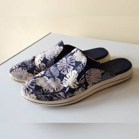 Clarks slip on shoes - Picture 3 of 6